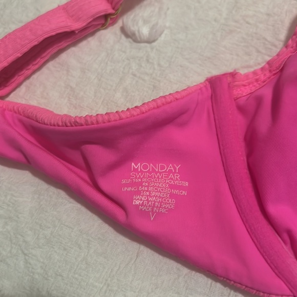 Maui top in neon pink crinkle - Picture 5 of 7